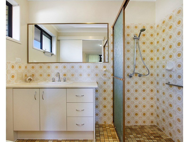 250 Acanthus Ave, Burleigh Waters QLD 4220