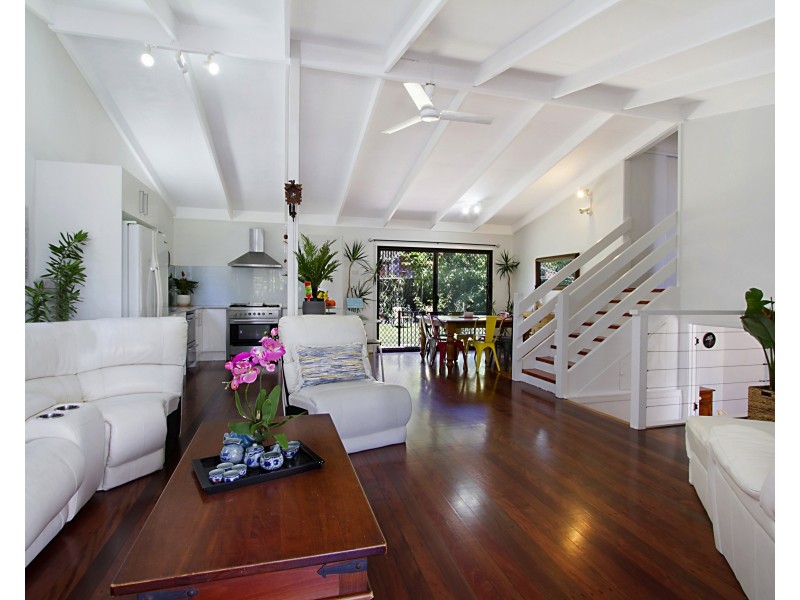 98 West Burleigh Rd, Burleigh Heads QLD 4220