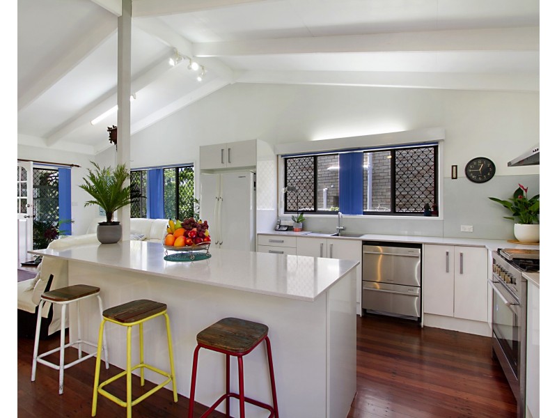 98 West Burleigh Rd, Burleigh Heads QLD 4220
