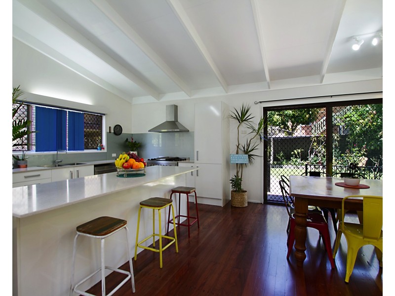 98 West Burleigh Rd, Burleigh Heads QLD 4220