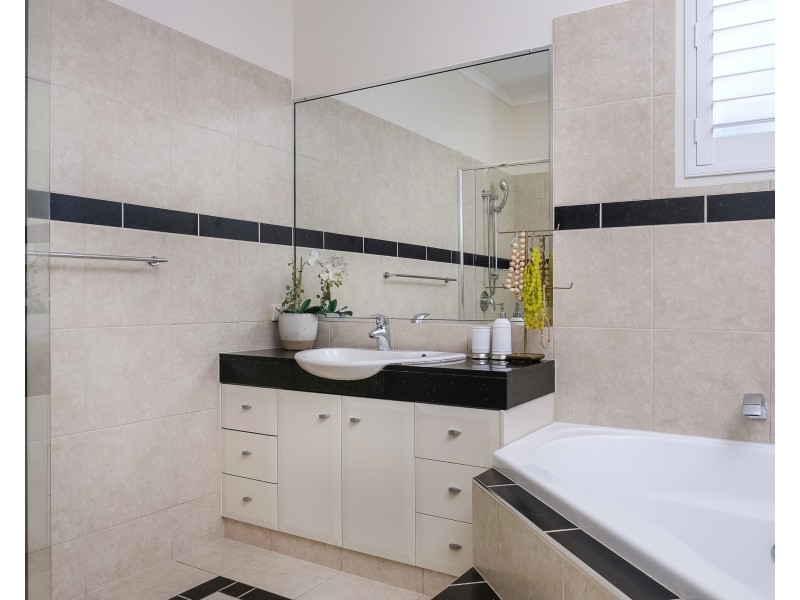 2/48 Hill Ave, Burleigh Heads QLD 4220