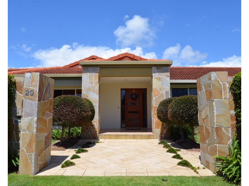 1 Kingfish Court, Palm Beach QLD 4221