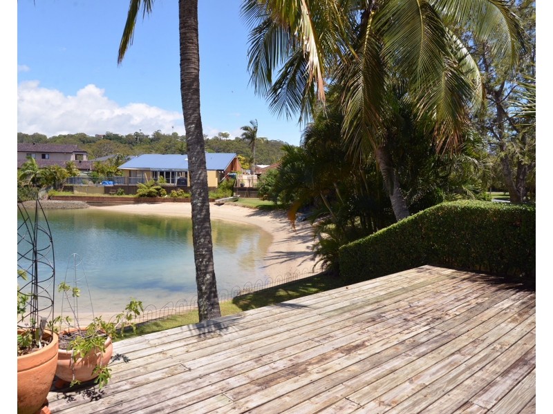 1 Kingfish Court, Palm Beach QLD 4221