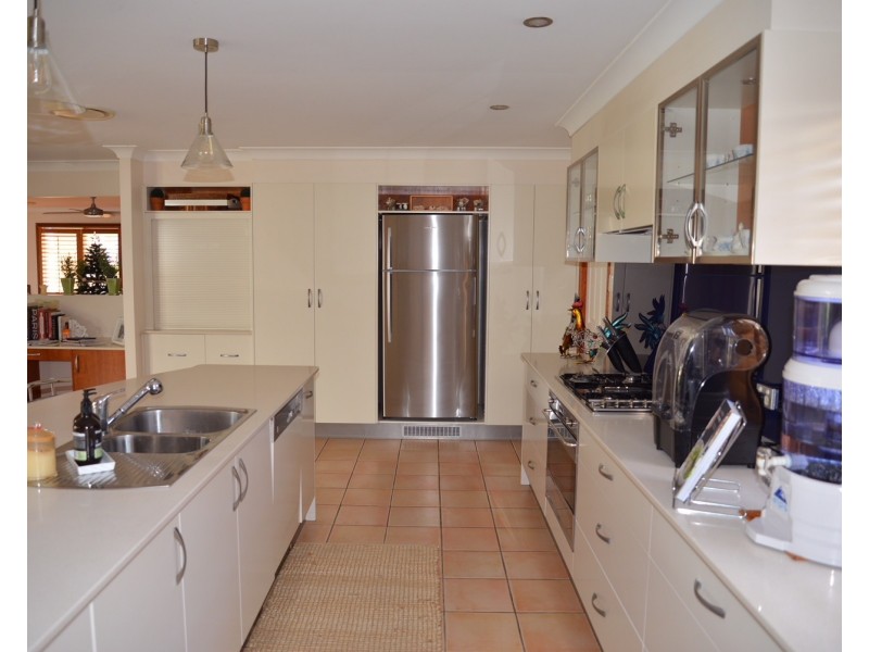 1 Kingfish Court, Palm Beach QLD 4221