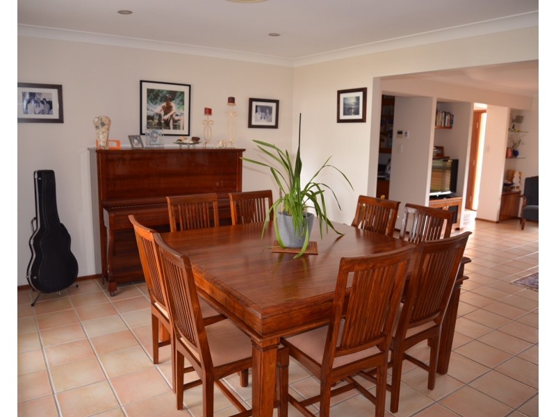 1 Kingfish Court, Palm Beach QLD 4221
