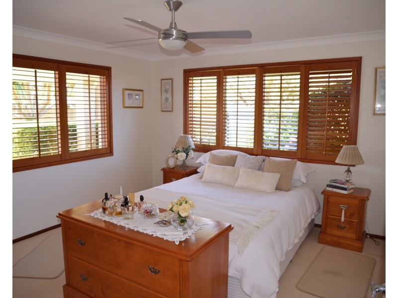 1 Kingfish Court, Palm Beach QLD 4221