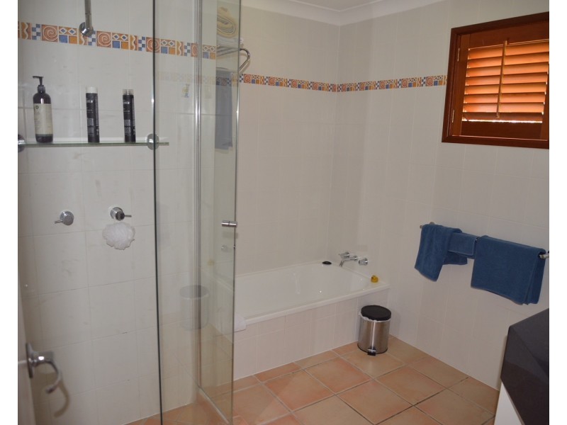 1 Kingfish Court, Palm Beach QLD 4221