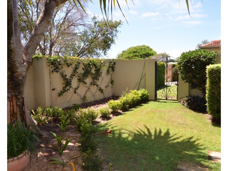 1 Kingfish Court, Palm Beach QLD 4221