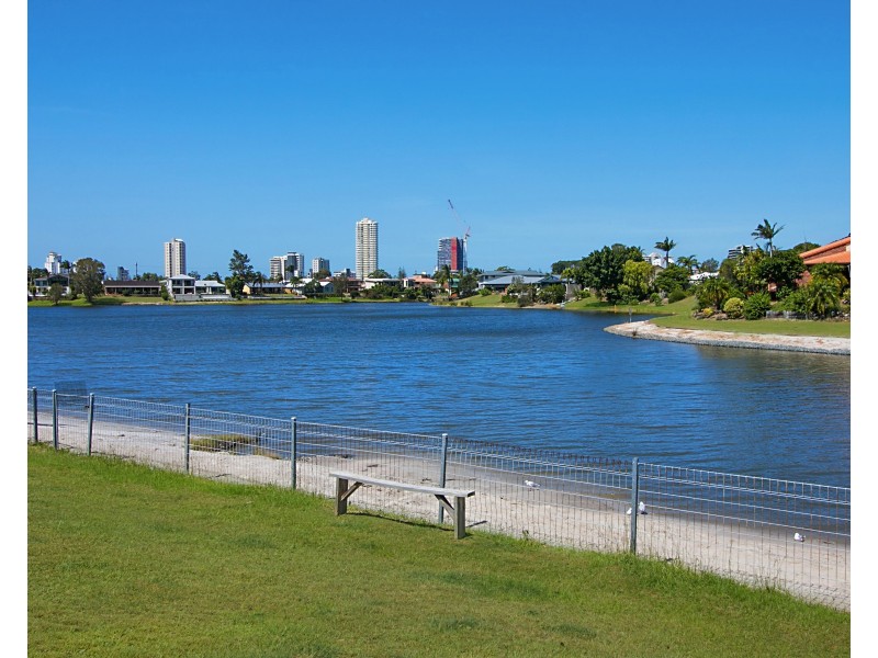 244 Acanthus Ave, Burleigh Waters QLD 4220