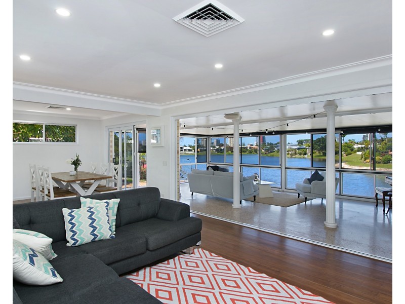 244 Acanthus Ave, Burleigh Waters QLD 4220