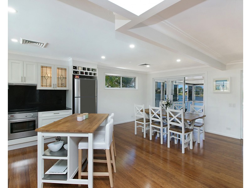 244 Acanthus Ave, Burleigh Waters QLD 4220