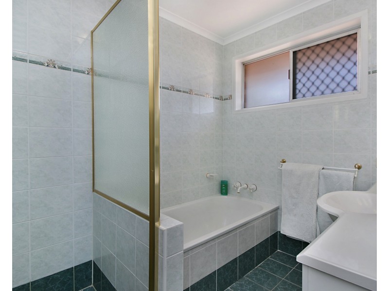 244 Acanthus Ave, Burleigh Waters QLD 4220