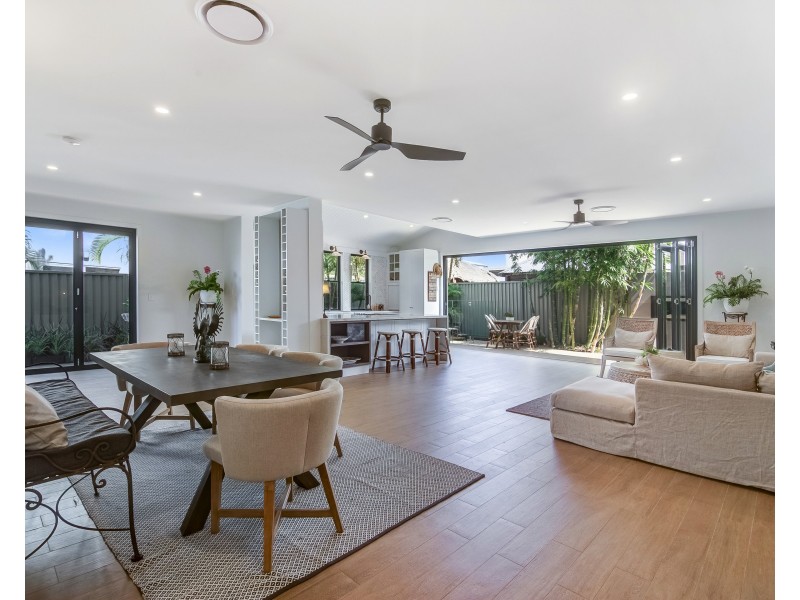 10 Acanthus Avenue, Burleigh Heads QLD 4220