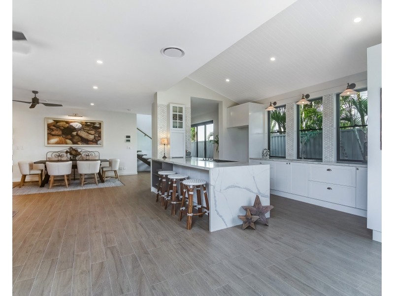 10 Acanthus Avenue, Burleigh Heads QLD 4220