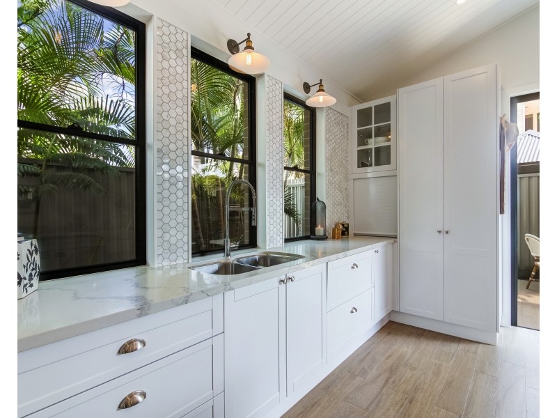 10 Acanthus Avenue, Burleigh Heads QLD 4220