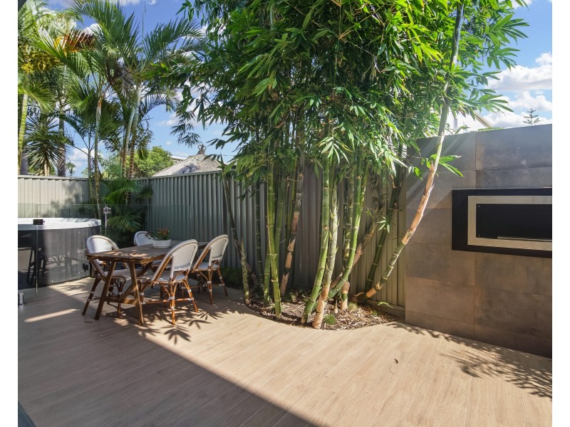 10 Acanthus Avenue, Burleigh Heads QLD 4220