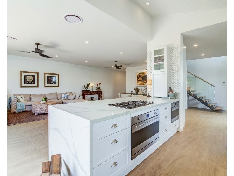 10 Acanthus Avenue, Burleigh Heads QLD 4220