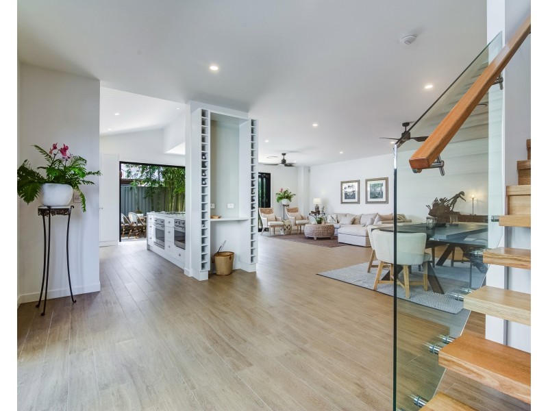 10 Acanthus Avenue, Burleigh Heads QLD 4220