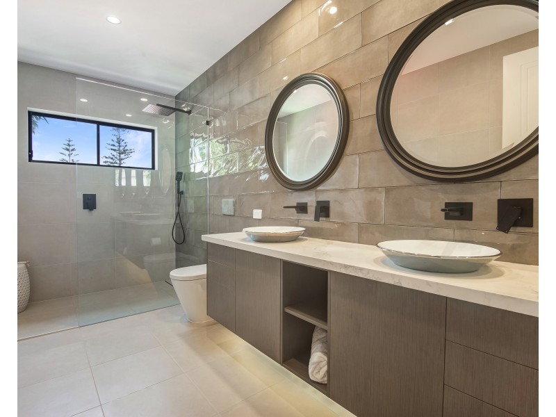 10 Acanthus Avenue, Burleigh Heads QLD 4220