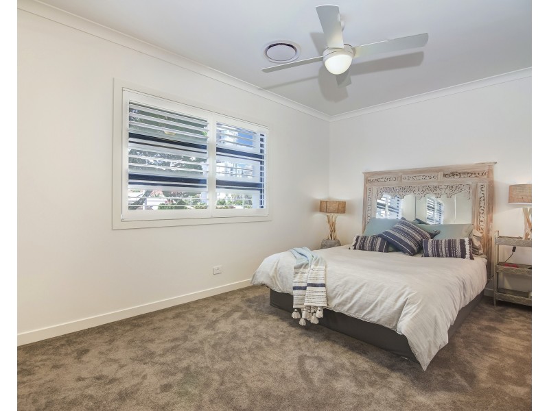 10 Acanthus Avenue, Burleigh Heads QLD 4220