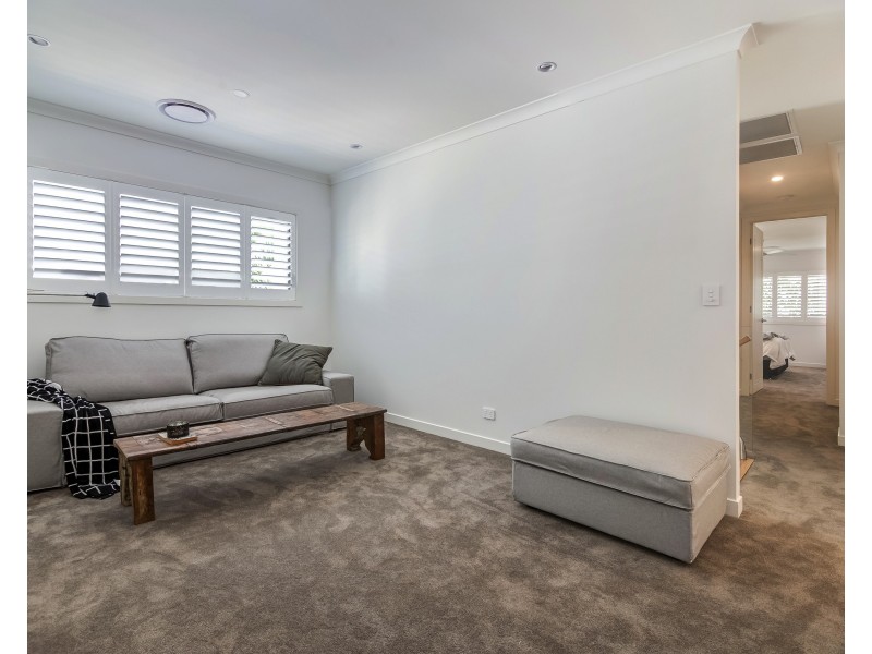 10 Acanthus Avenue, Burleigh Heads QLD 4220