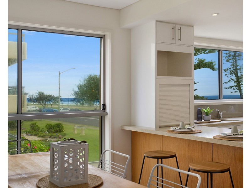 2/86 Marine Pde, Miami QLD 4220