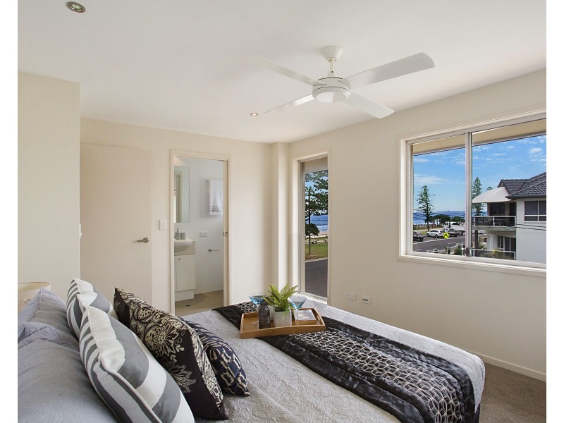 2/86 Marine Pde, Miami QLD 4220