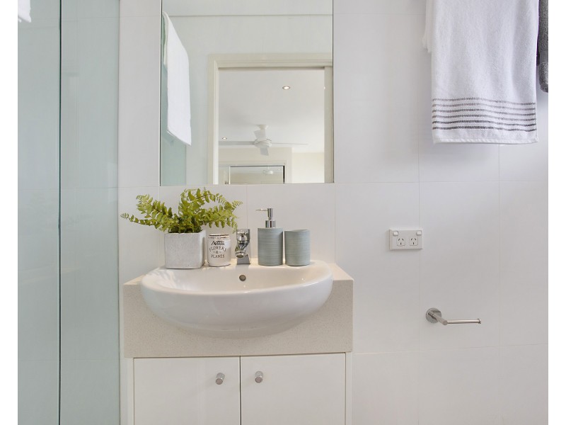 2/86 Marine Pde, Miami QLD 4220