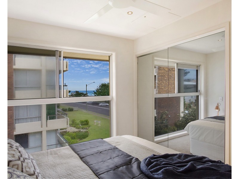 2/86 Marine Pde, Miami QLD 4220