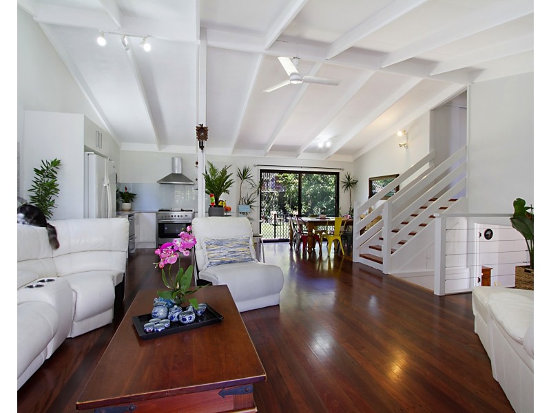 98 West Burleigh Rd, Burleigh Heads QLD 4220