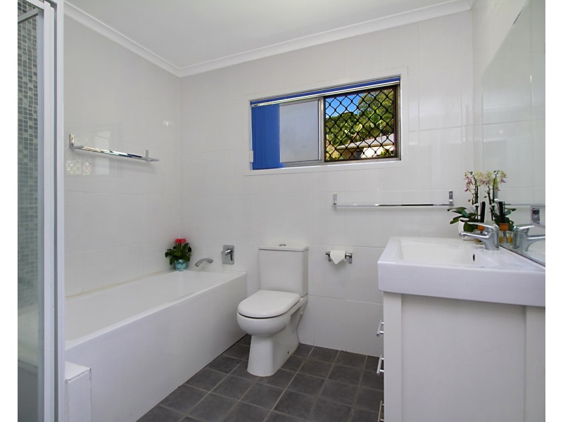 98 West Burleigh Rd, Burleigh Heads QLD 4220
