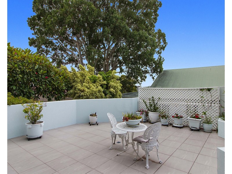 2/15 Ewart Street, Burleigh Heads QLD 4220