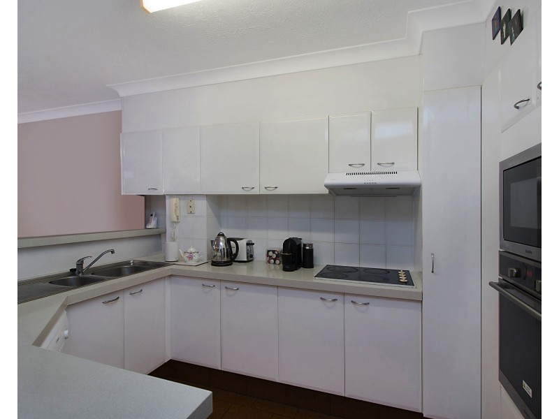 2/15 Ewart Street, Burleigh Heads QLD 4220