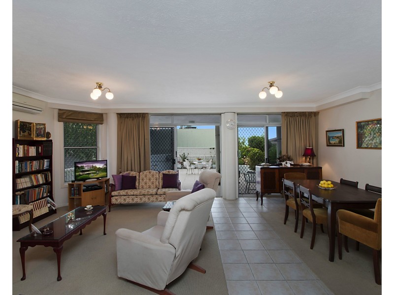 2/15 Ewart Street, Burleigh Heads QLD 4220