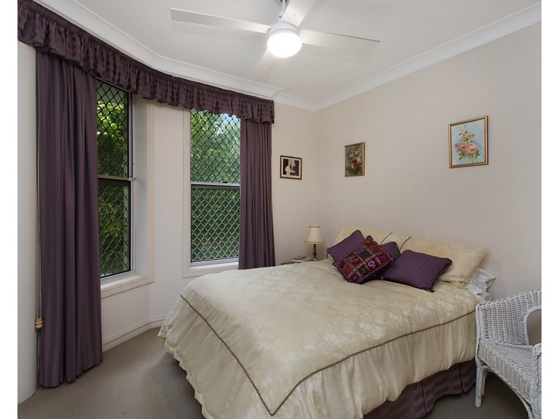 2/15 Ewart Street, Burleigh Heads QLD 4220