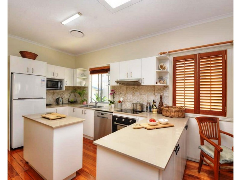 27 Fourteenth Ave, Palm Beach QLD 4221