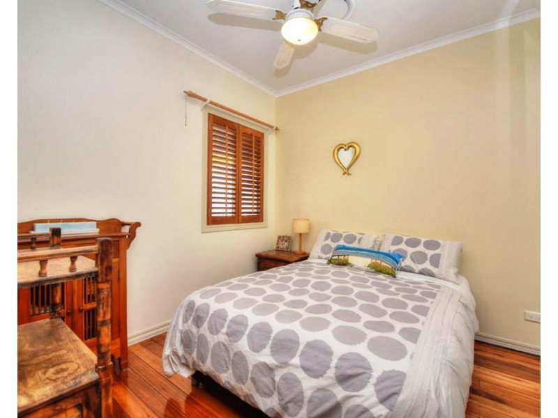 27 Fourteenth Ave, Palm Beach QLD 4221