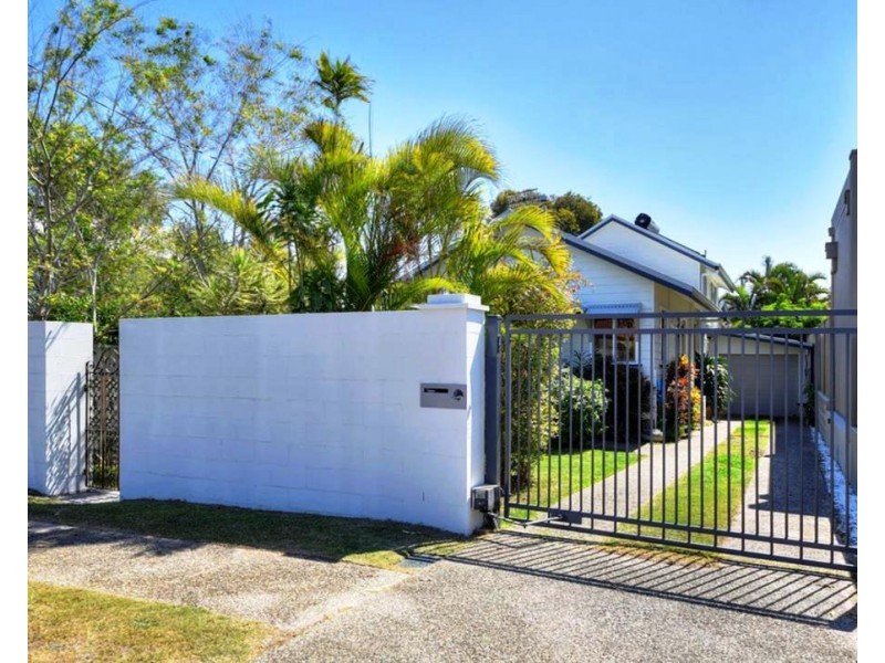 27 Fourteenth Ave, Palm Beach QLD 4221