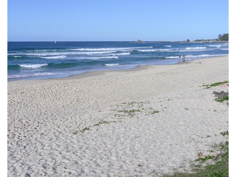 27 Fourteenth Ave, Palm Beach QLD 4221