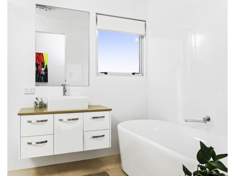 48 Twenty Fifth Avenue, Palm Beach QLD 4221