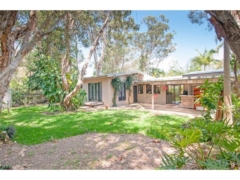 36 Lake Weyba Drive, Noosaville QLD 4566