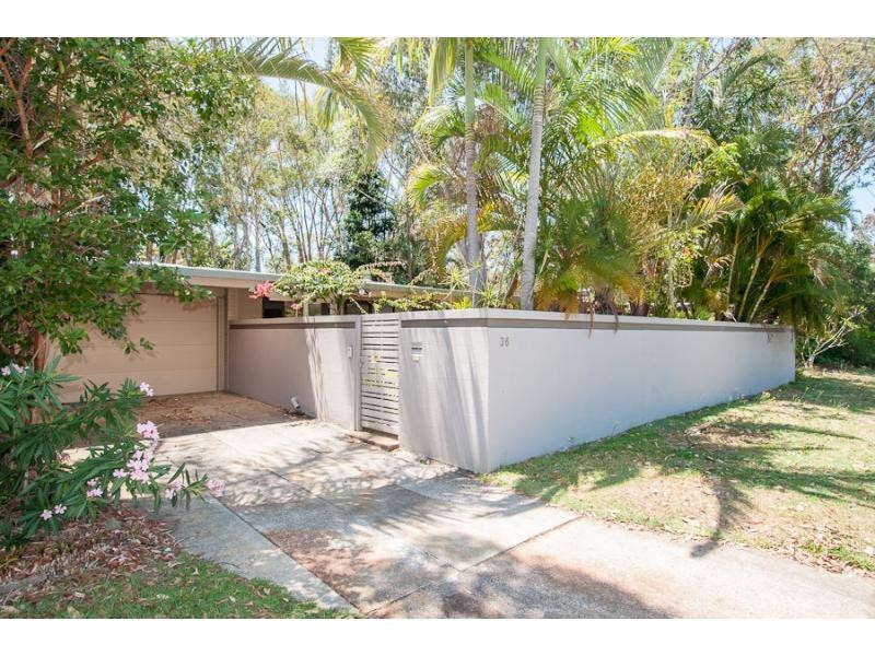 36 Lake Weyba Drive, Noosaville QLD 4566