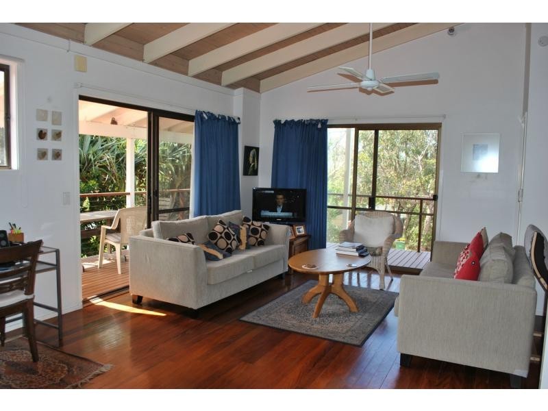 6 Ross Crescent, Sunshine Beach QLD 4567