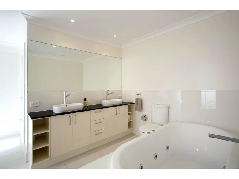 559 Noosa Springs Drive, Noosa Heads QLD 4567