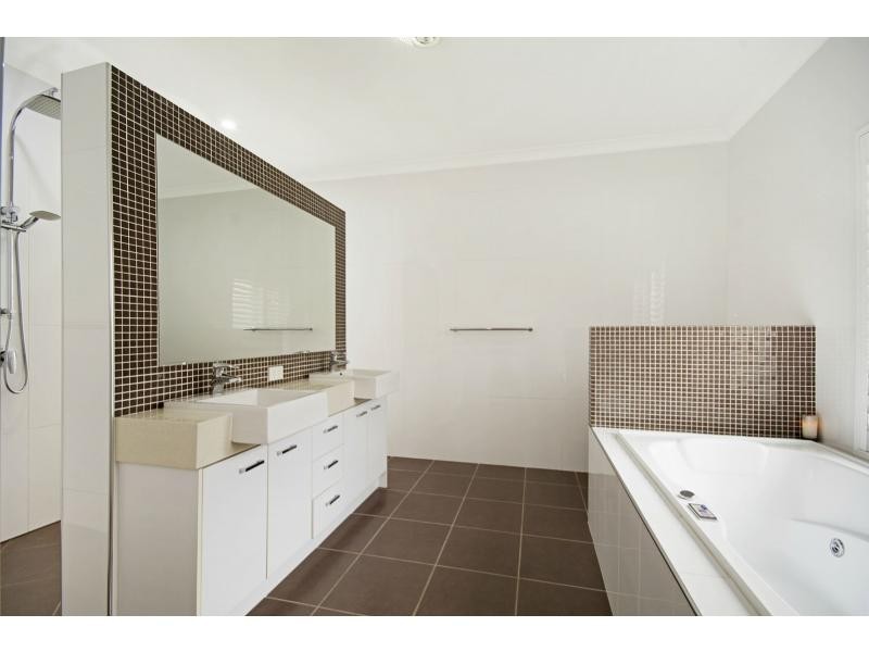 7 Parsons Bank Drive, Twin Waters QLD 4564