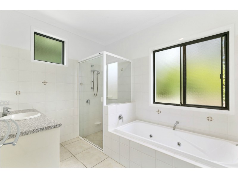 2 Greenside Court, Peregian Springs QLD 4573
