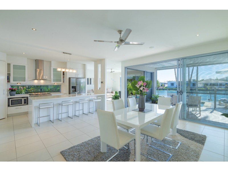 16 Anchorage Cct, Twin Waters QLD 4564