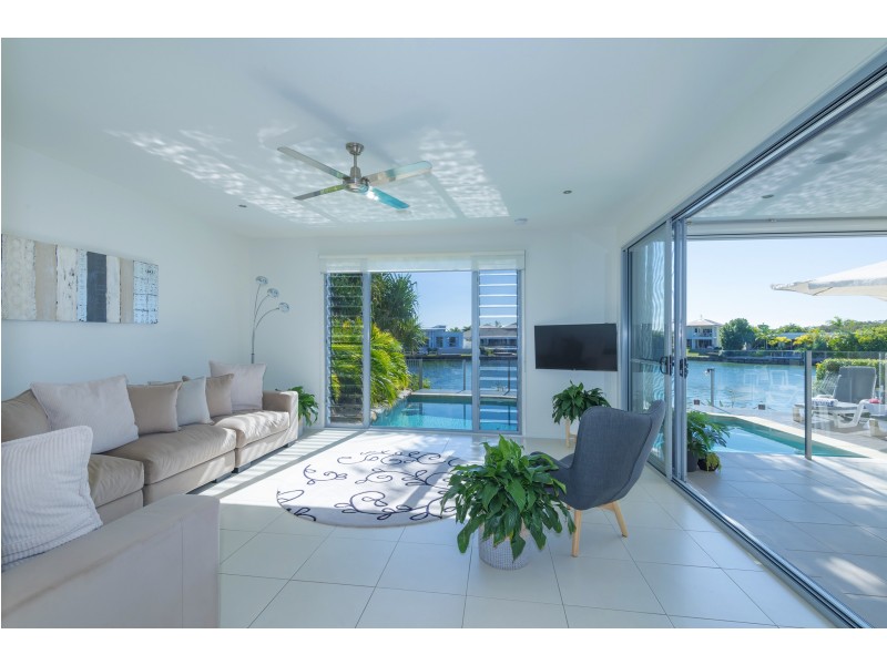 16 Anchorage Cct, Twin Waters QLD 4564