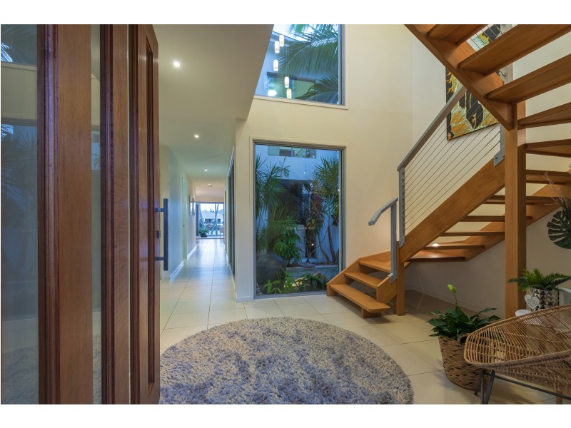 16 Anchorage Cct, Twin Waters QLD 4564