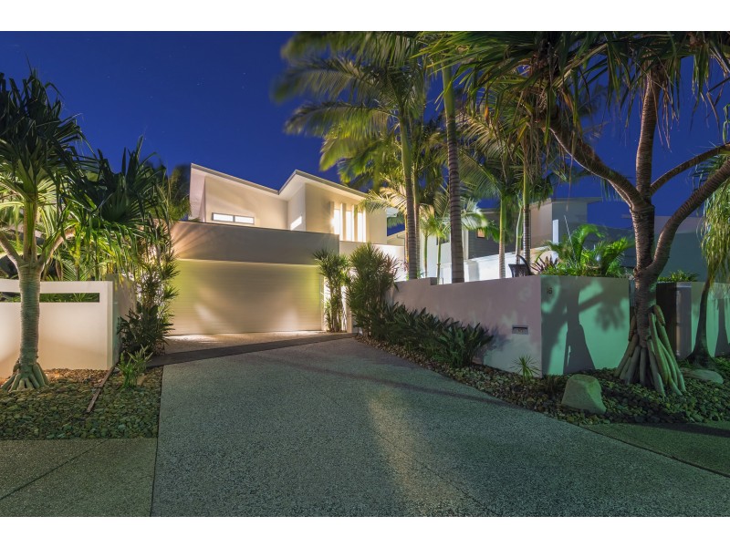 16 Anchorage Cct, Twin Waters QLD 4564